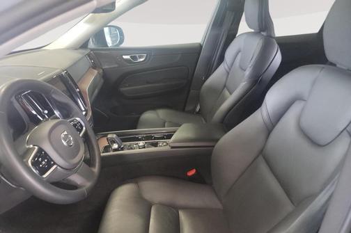 Vapour Grey Metallic 2024 Volvo XC60 B5 Plus Dark Theme