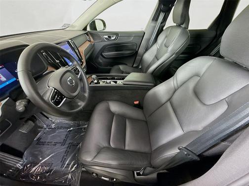 Vapour Grey Metallic 2024 Volvo XC60 B5 Plus Dark Theme