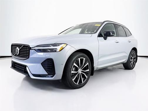 Vapour Grey Metallic 2024 Volvo XC60 B5 Plus Dark Theme