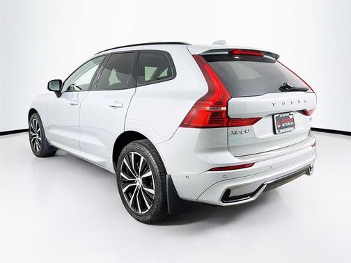Vapour Grey Metallic 2024 Volvo XC60 B5 Plus Dark Theme