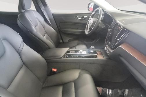 Vapour Grey Metallic 2024 Volvo XC60 B5 Plus Dark Theme