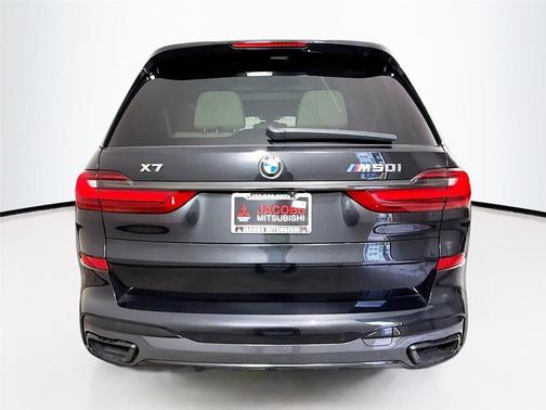 2022 BMW X7 M50i