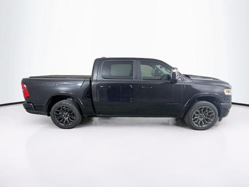 Diamond Black Crystal Pearlcoat 2025 RAM 1500 Limited
