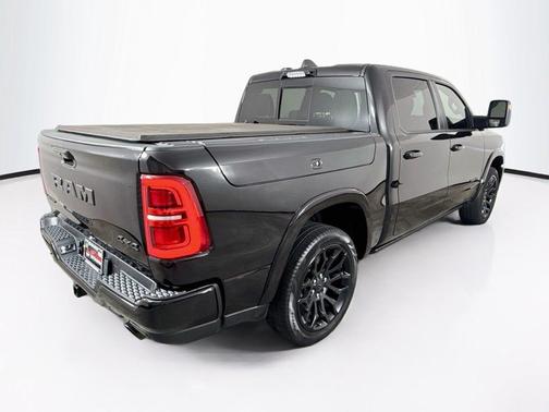 Diamond Black Crystal Pearlcoat 2025 RAM 1500 Limited