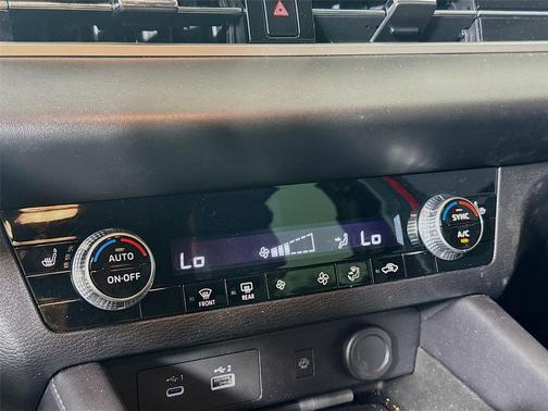 Red Diamond 2022 Mitsubishi Outlander SE 2.5 2WD