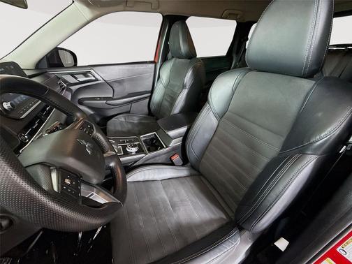 Red Diamond 2022 Mitsubishi Outlander SE 2.5 2WD