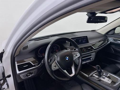 2020 BMW 740 740i