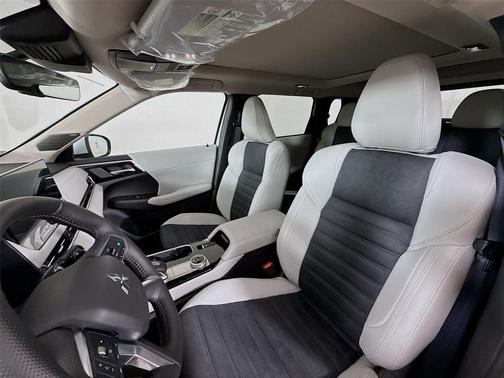 White Diamond 2026 Mitsubishi Outlander SE 1.5T 2WD