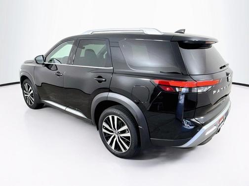 Super Black 2025 Nissan Pathfinder Platinum FWD