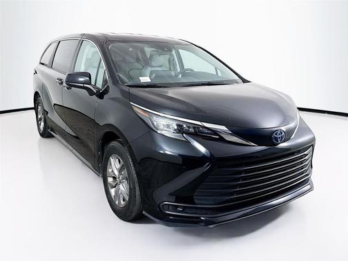 2024 Toyota Sienna LE