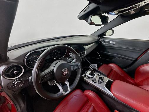 2023 Alfa Romeo Giulia Veloce RWD