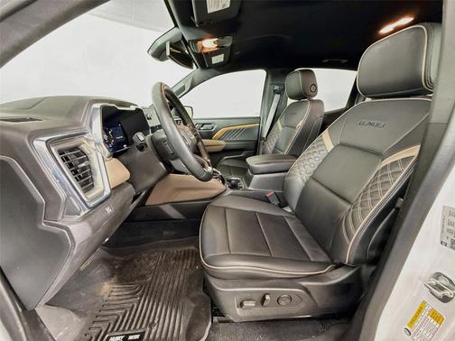 Summit White 2023 GMC Canyon Denali