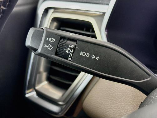 Summit White 2023 GMC Canyon Denali