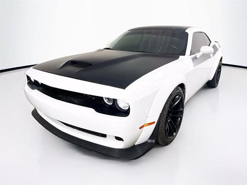 White Knuckle Clearcoat 2023 Dodge Challenger R/T Scat Pack Widebody