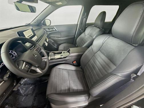 Black Diamond 2026 Mitsubishi Outlander SE