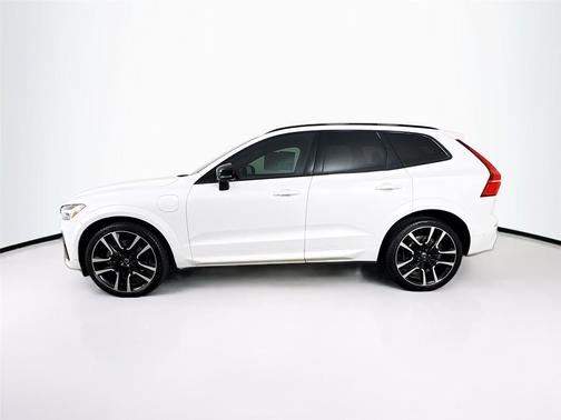 2022 Volvo XC60 Recharge Plug-In Hybrid T8 R-Design