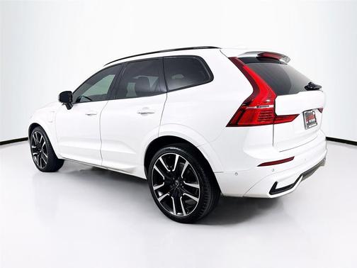 2022 Volvo XC60 Recharge Plug-In Hybrid T8 R-Design