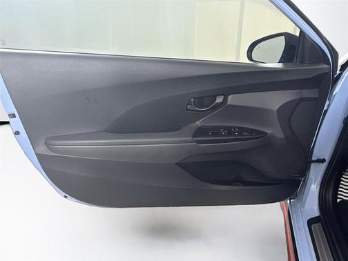 2021 Hyundai Veloster Base