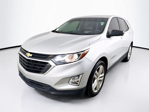 Silver Ice Metallic 2018 Chevrolet Equinox LS