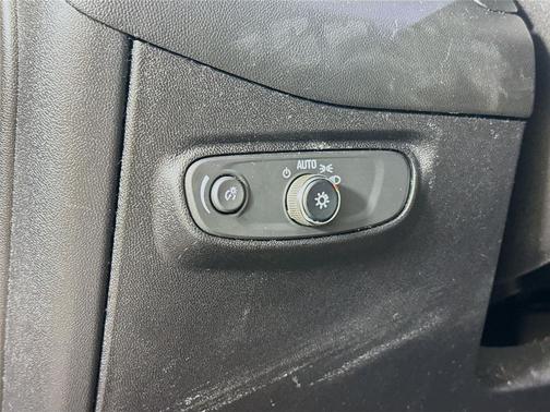 Silver Ice Metallic 2018 Chevrolet Equinox LS
