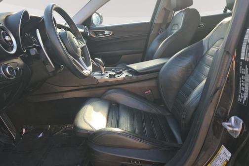 Alfa Black 2019 Alfa Romeo Giulia Ti Sport