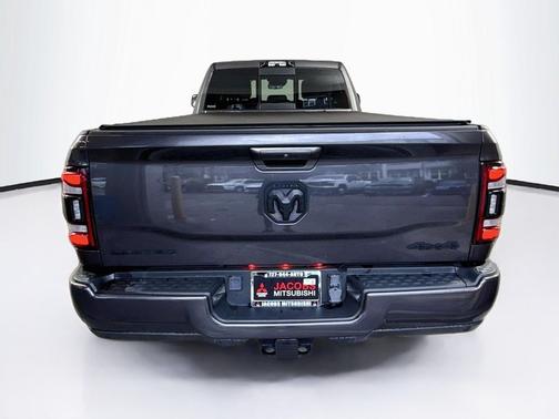 Granite Crystal Metallic Clearcoat 2022 RAM 3500 Limited Crew Cab 4x4 8' Box