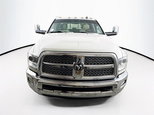 2017 RAM 3500 Laramie Crew Cab 4x4 8' Box