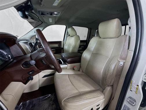 2017 RAM 3500 Laramie Crew Cab 4x4 8' Box