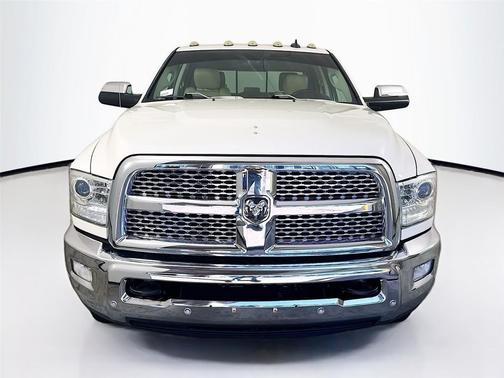 2017 RAM 3500 Laramie Crew Cab 4x4 8' Box