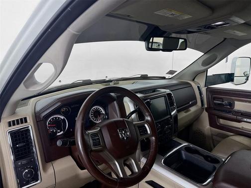 2017 RAM 3500 Laramie Crew Cab 4x4 8' Box