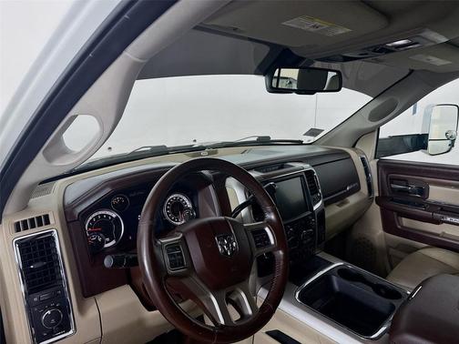 2017 RAM 3500 Laramie Crew Cab 4x4 8' Box