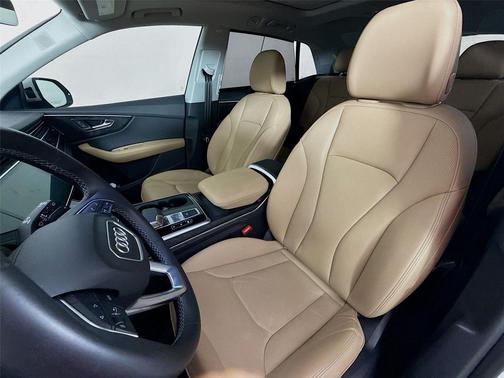 2025 Audi Q8 55 Premium Plus