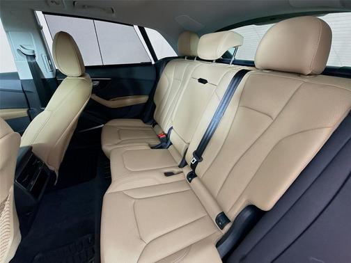 2025 Audi Q8 55 Premium Plus