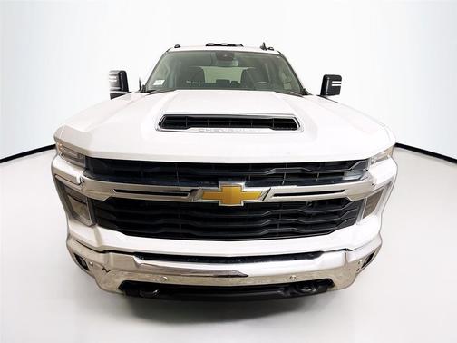 2025 Chevrolet Silverado 3500 LT
