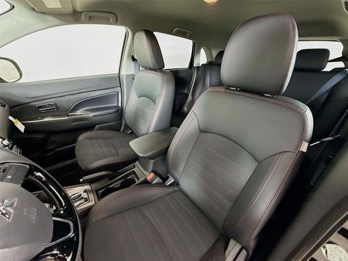 Labrador Black Pearl 2026 Mitsubishi Outlander Sport SE