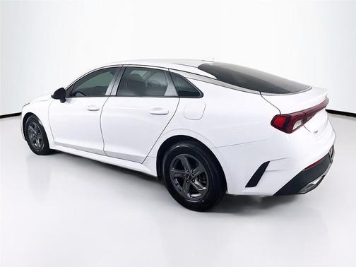 2022 Kia K5 LX
