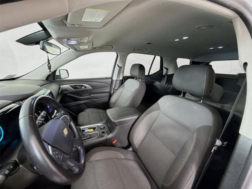 Summit White 2021 Chevrolet Traverse LT Cloth