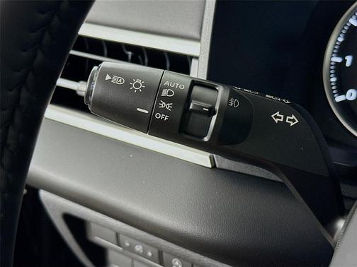 Labrador Black Pearl 2026 Mitsubishi Outlander SE 1.5T 2WD