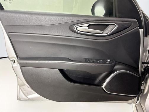 2019 Alfa Romeo Giulia Base