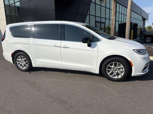 2024 Chrysler Pacifica Touring