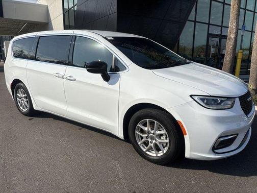 2024 Chrysler Pacifica Touring