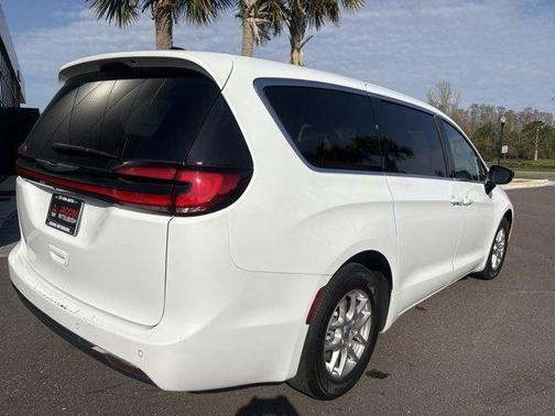 2024 Chrysler Pacifica Touring