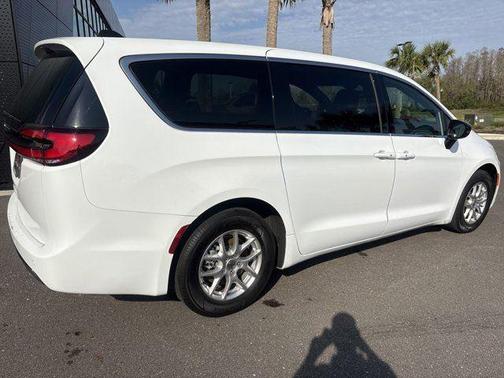 2024 Chrysler Pacifica Touring