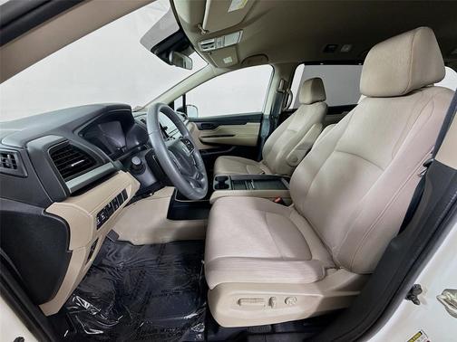 White Diamond Pearl 2019 Honda Odyssey EX
