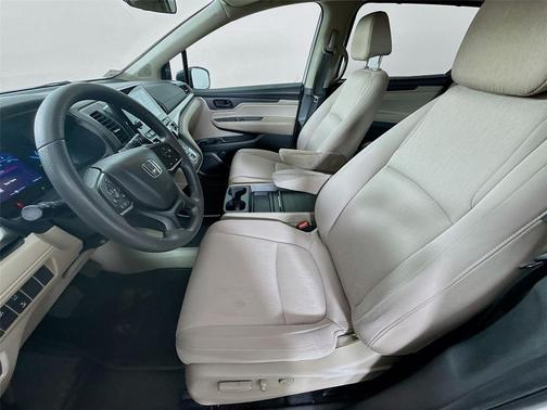 White Diamond Pearl 2019 Honda Odyssey EX