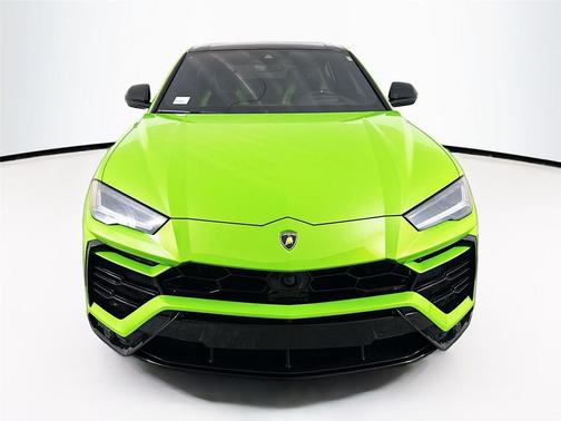 2021 Lamborghini Urus Pearl Capsule