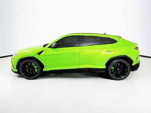 2021 Lamborghini Urus Pearl Capsule