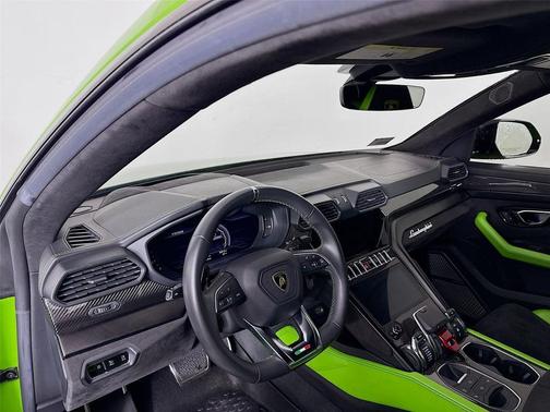 2021 Lamborghini Urus Pearl Capsule