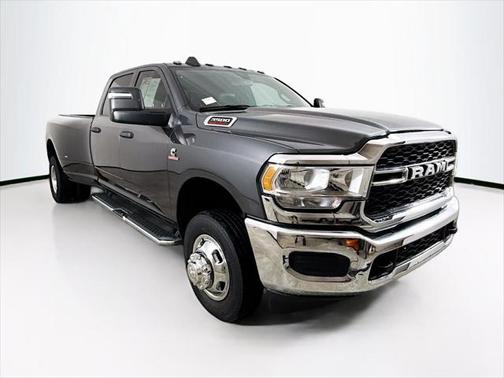 2024 RAM 3500 Tradesman Crew Cab 4x4 8' Box