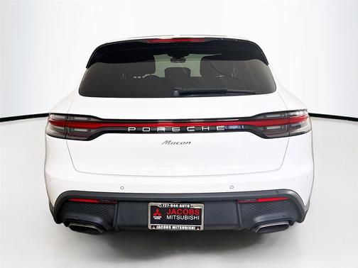 2024 Porsche Macan Base (PDK)